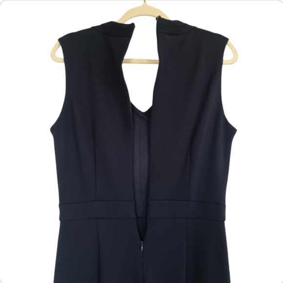 🎁 T TAHARI Gorgeous Navy Blue Jumpsuit  Pleats at V-Neckline w/ Hidden Back Zip - Picture 6 of 11